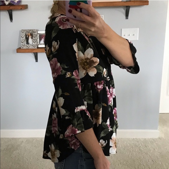 Floral Bell Sleeve Top - Picture 4 of 5